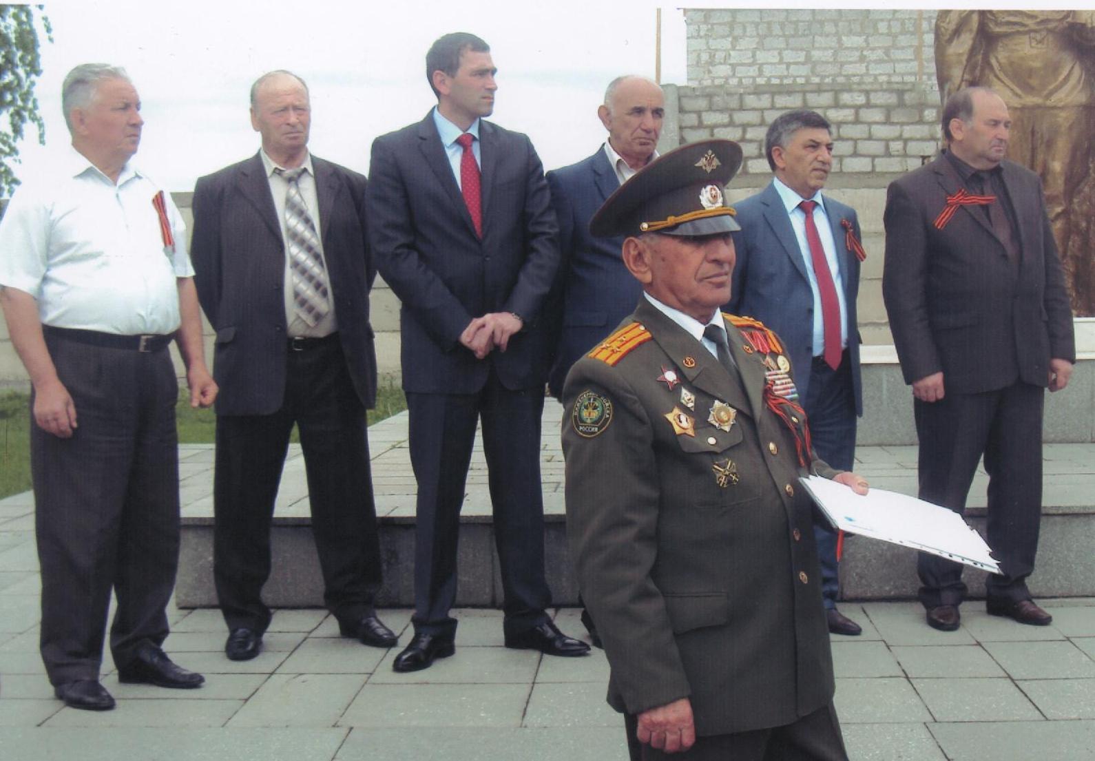 Заместитель председателя РО ООГО "ДОСААФ России" полковник в отставке Х.Мацухов на митинге в г.Чегеме