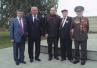 Председатель РО ООГО "ДОСААФ России" КБР Ю. Ашинов с ветеранами Чегемского района