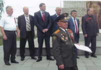 Заместитель председателя РО ООГО "ДОСААФ России" полковник в отставке Х.Мацухов на митинге в г.Чегеме